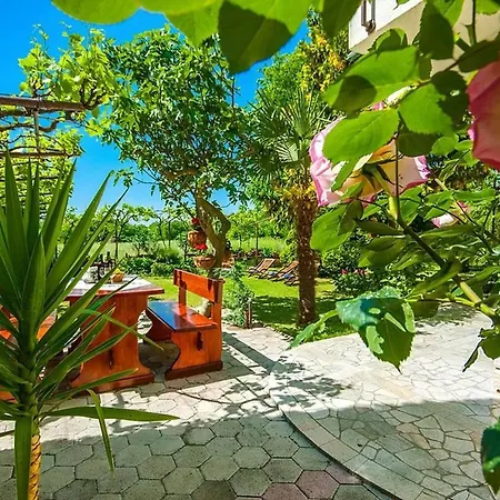 Adorata 1 Apartment Vinez